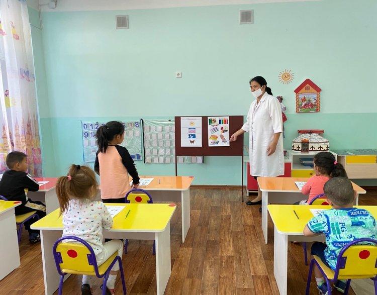 2020-2021оқу жылында кезекші топтар ашылып,қашықтықтан оқыту арқылы ортаңғы,ересек,мектеп даярлық топтарымен ұйымдастырылған оқу қызметі жүргізілуде