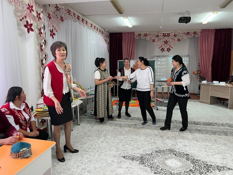 № 3 ПЕДАГОГИКАЛЫҚ КЕҢЕС (дөңгелек үстел) Тақырыбы:  «Ұлттық құндылықтар арқылы балалардың өзіне, отбасына, қоршаған ортаға адамгершілік қарым-қатынасын қалыптастыру»